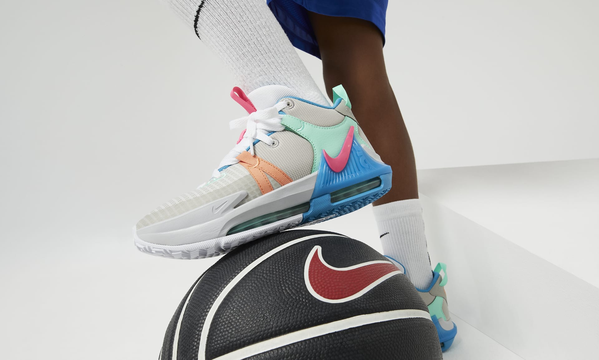 LeBron Witness 7